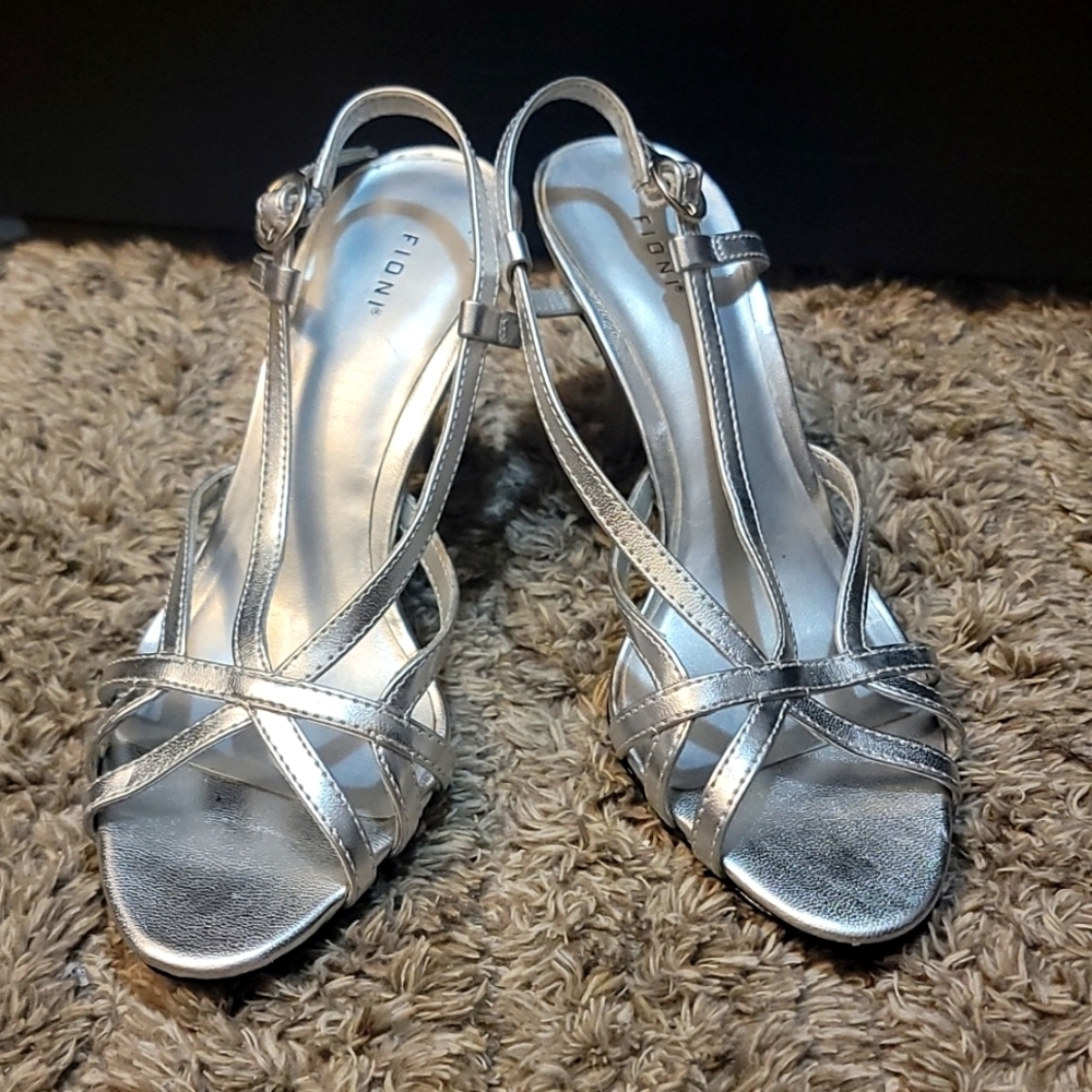 🌷3 for 45$🌷Womens Silver Sandals Size 5